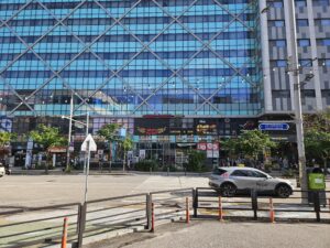 Hotels, restaurants and shops near Unseo Station, close to Incheon Airport