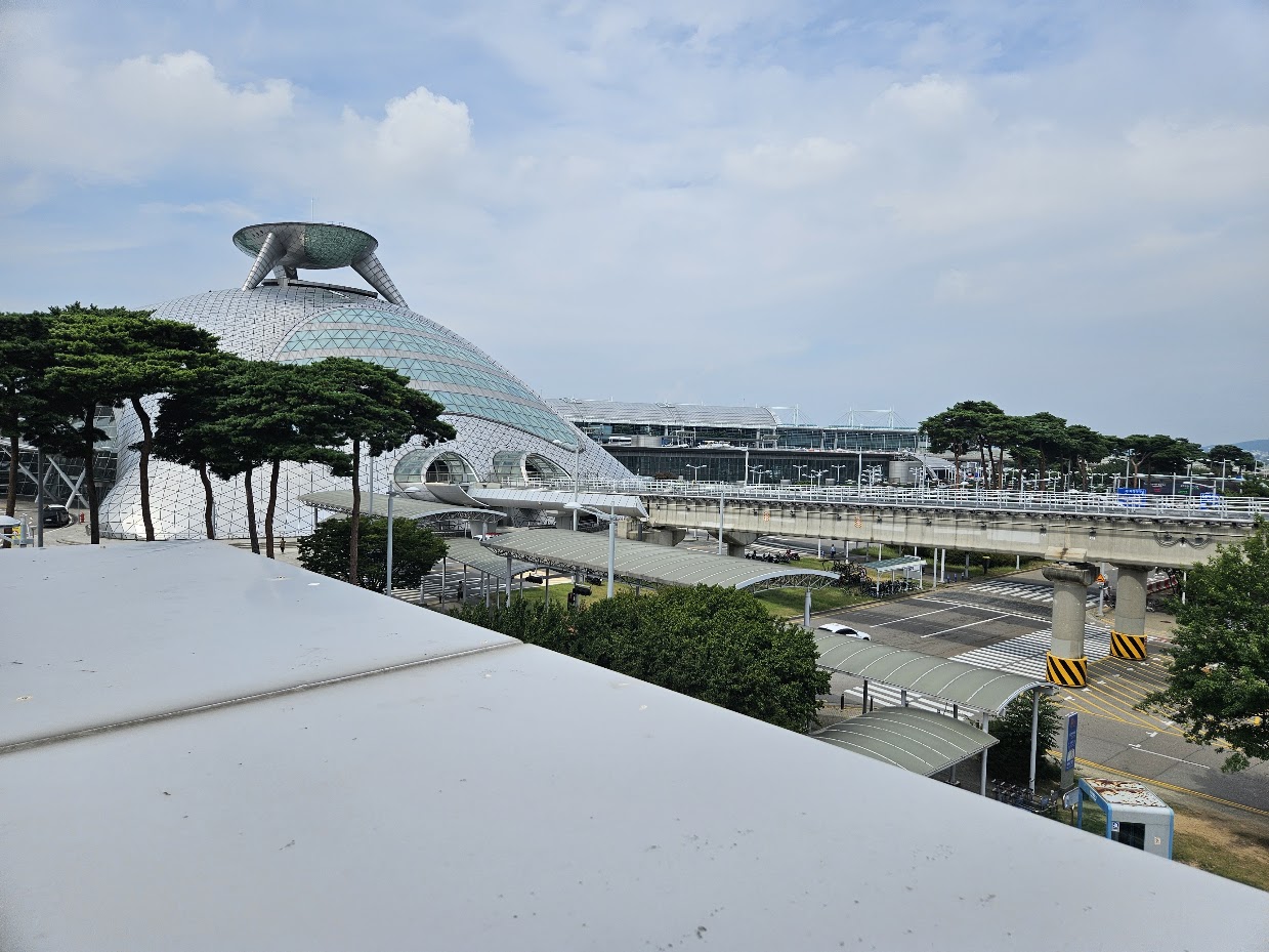 Incheon Airport Terminal 1 exterior under a clear blue sky